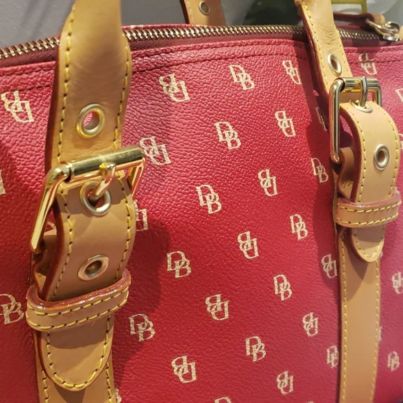 ❣️💫MARK DOWN💫❣️Dooney & Bourke Bag - Picture 2 of 11